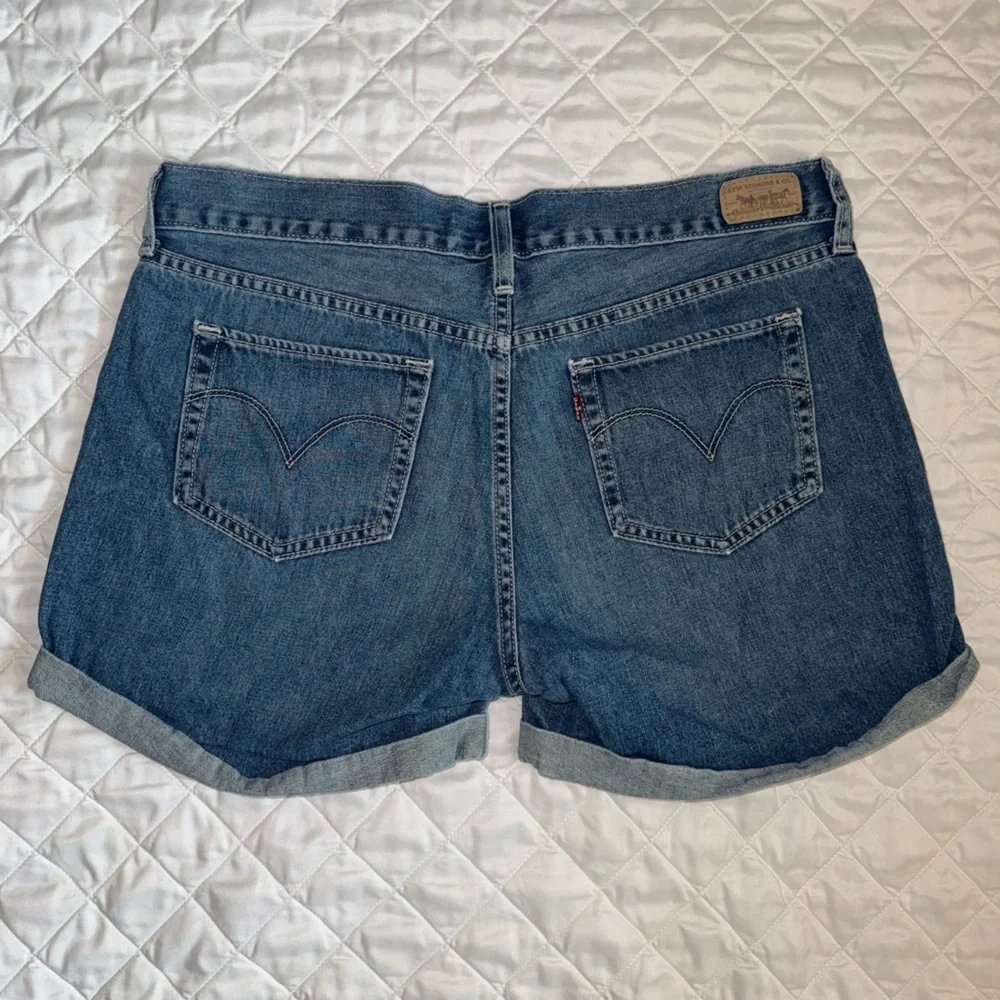 Levi's Classic Blue Jean Shorts - Picture 3 of 4